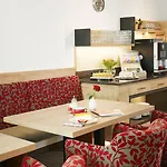 埃德威斯酒店&费瑞纳公寓式酒店 酒店