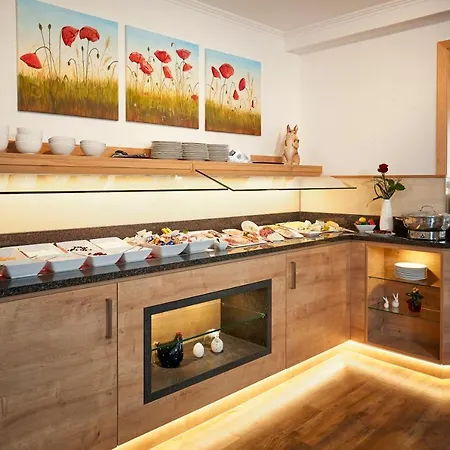 Hotel & Edelweiss 4*