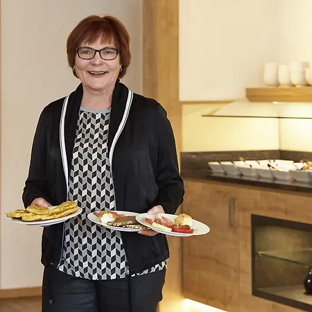 Hotel & Edelweiss 4*