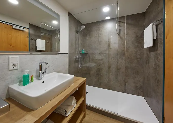 & Ferienappartements Edelweiss 4*