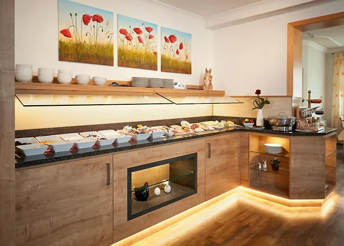 Hotel & Ferienappartements Edelweiss 4*