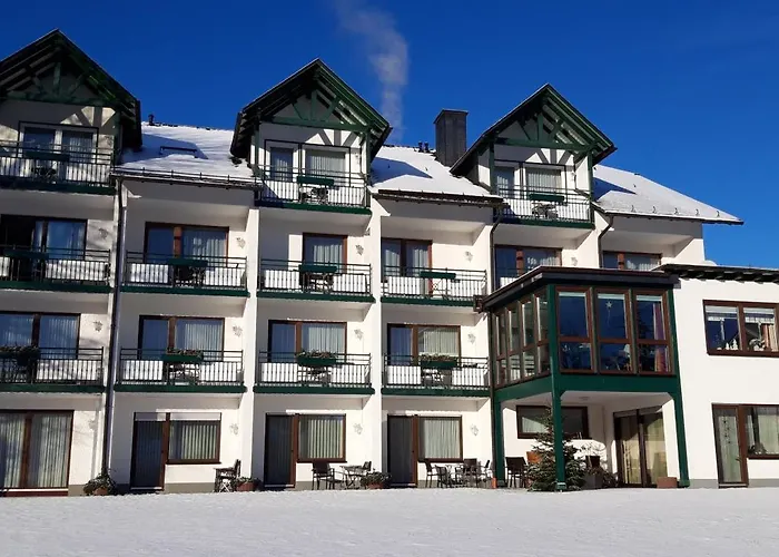 & Ferienappartements Edelweiss 4*